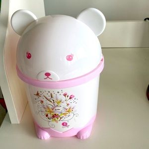 Cute Desktop Mini Plastic Waste Garbage Can with Lid, Countertop Trash Bin